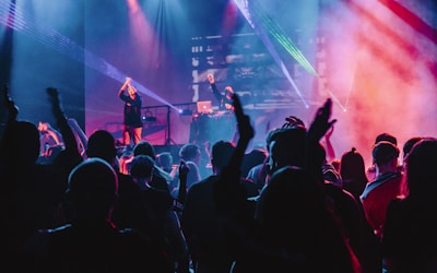 在线体育社区球迷互动聊天界面与虚拟徽章系统