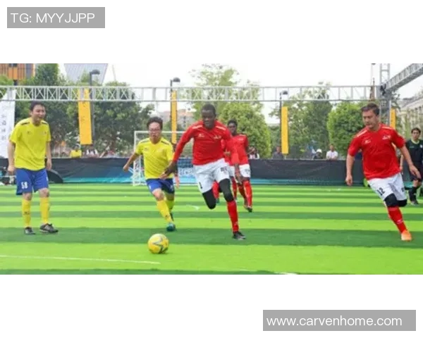 为家乡足球明星捐款助力梦想传承青春激情与希望